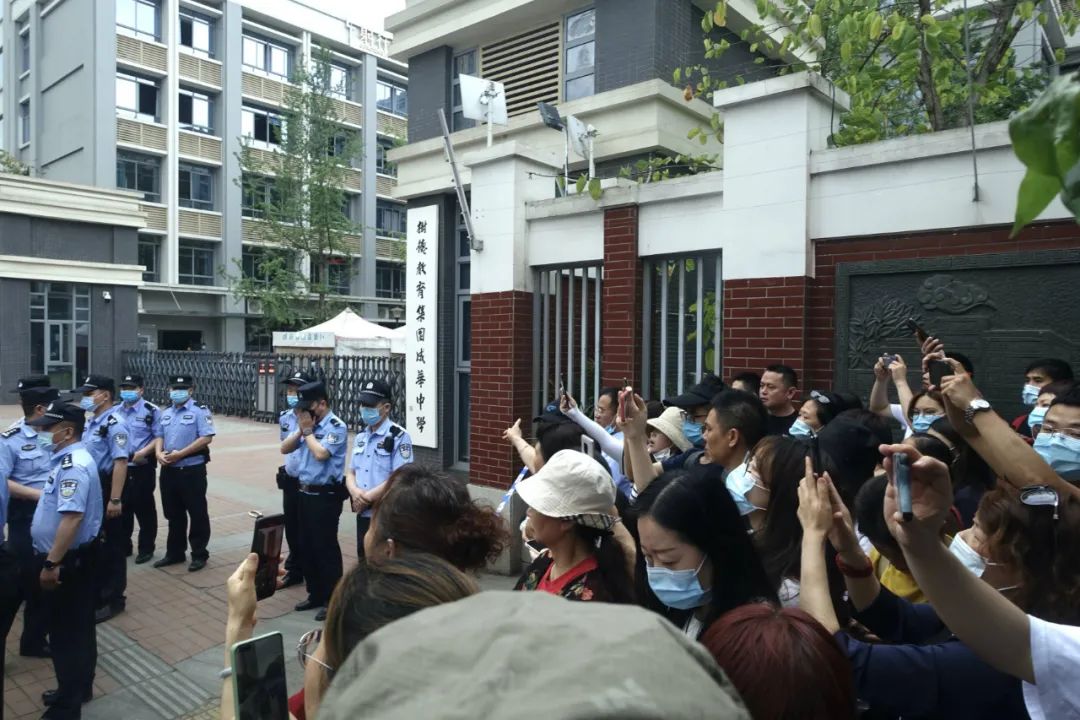 追踪成都学生坠亡事件 警方排除刑案